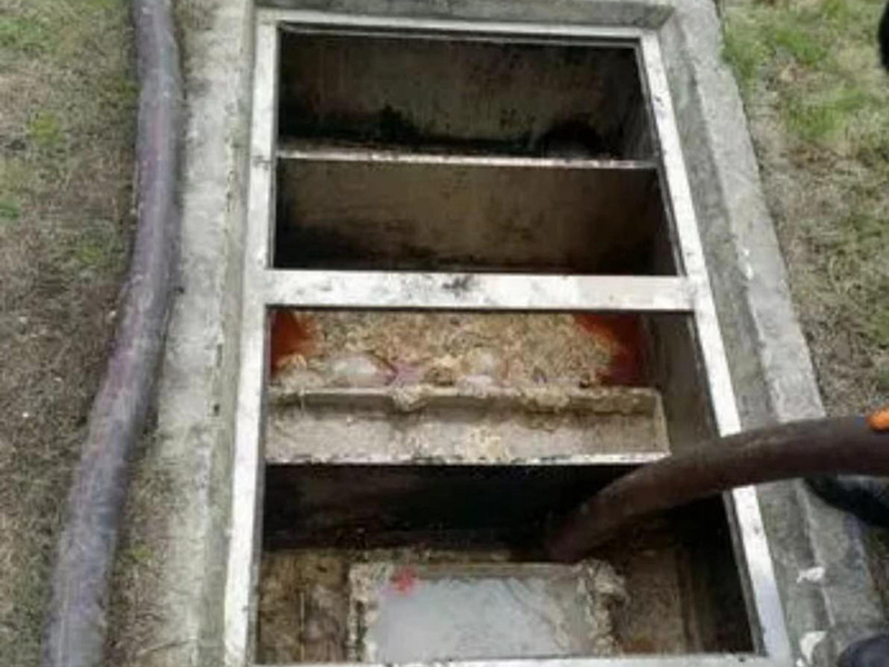 三家镇隔油池清理