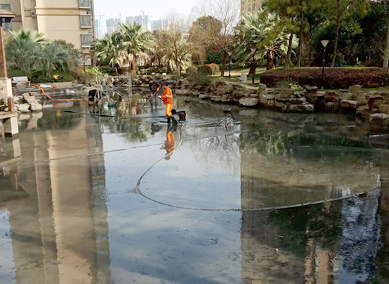 三家镇景观池淤泥清理