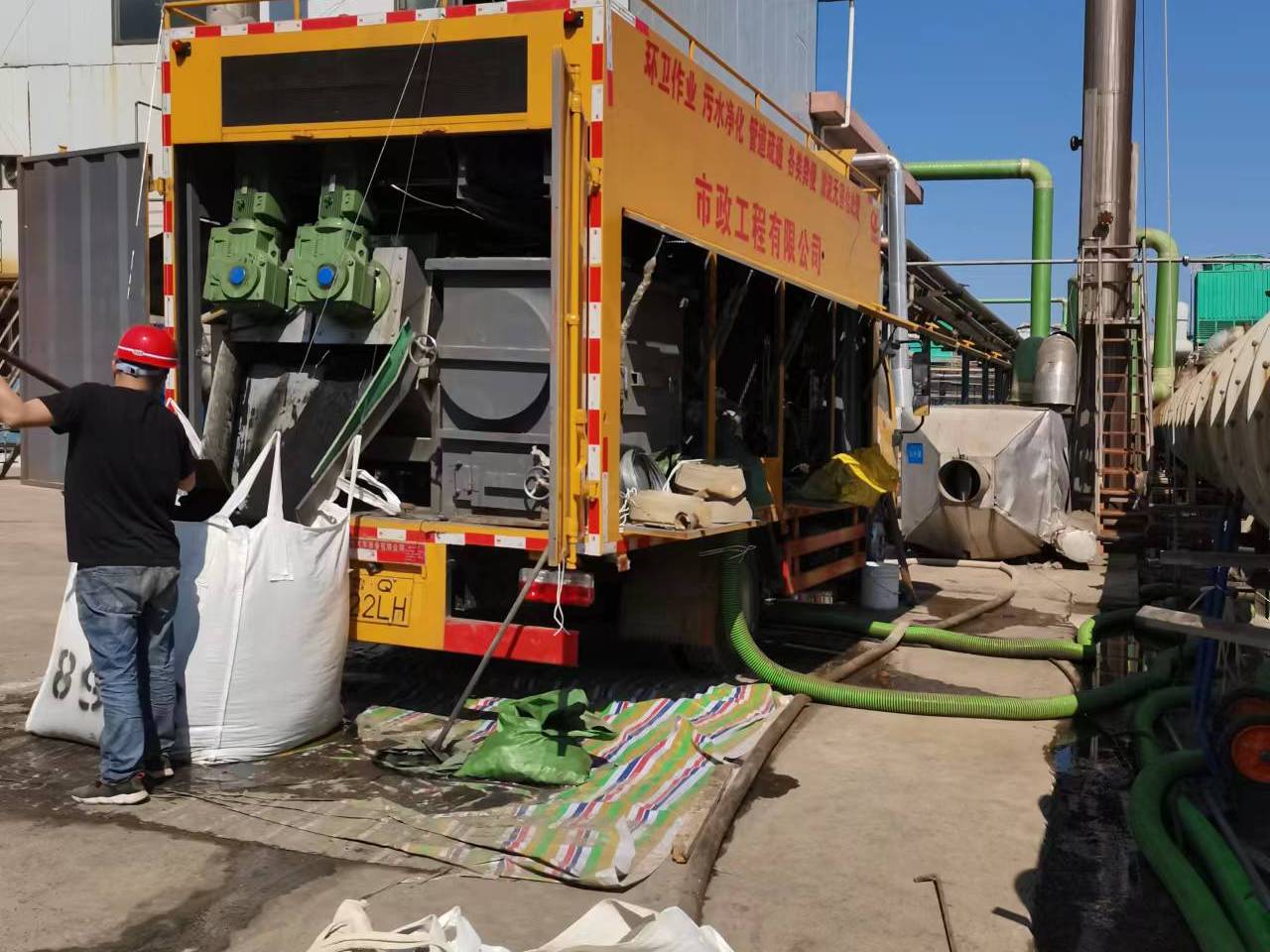 三家镇淤泥压干处理